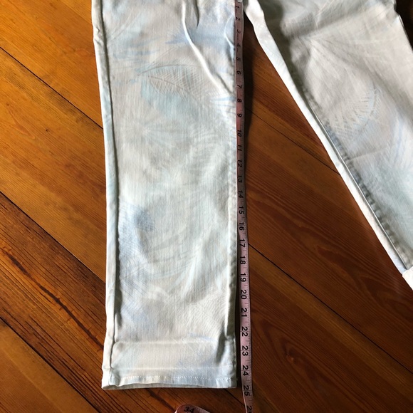 NWT Chico’s So Slimming Girlfriend Crop 1.5 - Picture 3 of 6